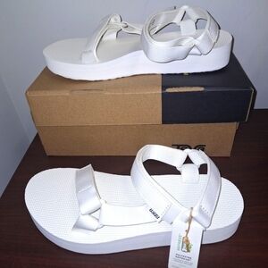 Teva White Midform Universal sandals. They're new with the box. Size 10